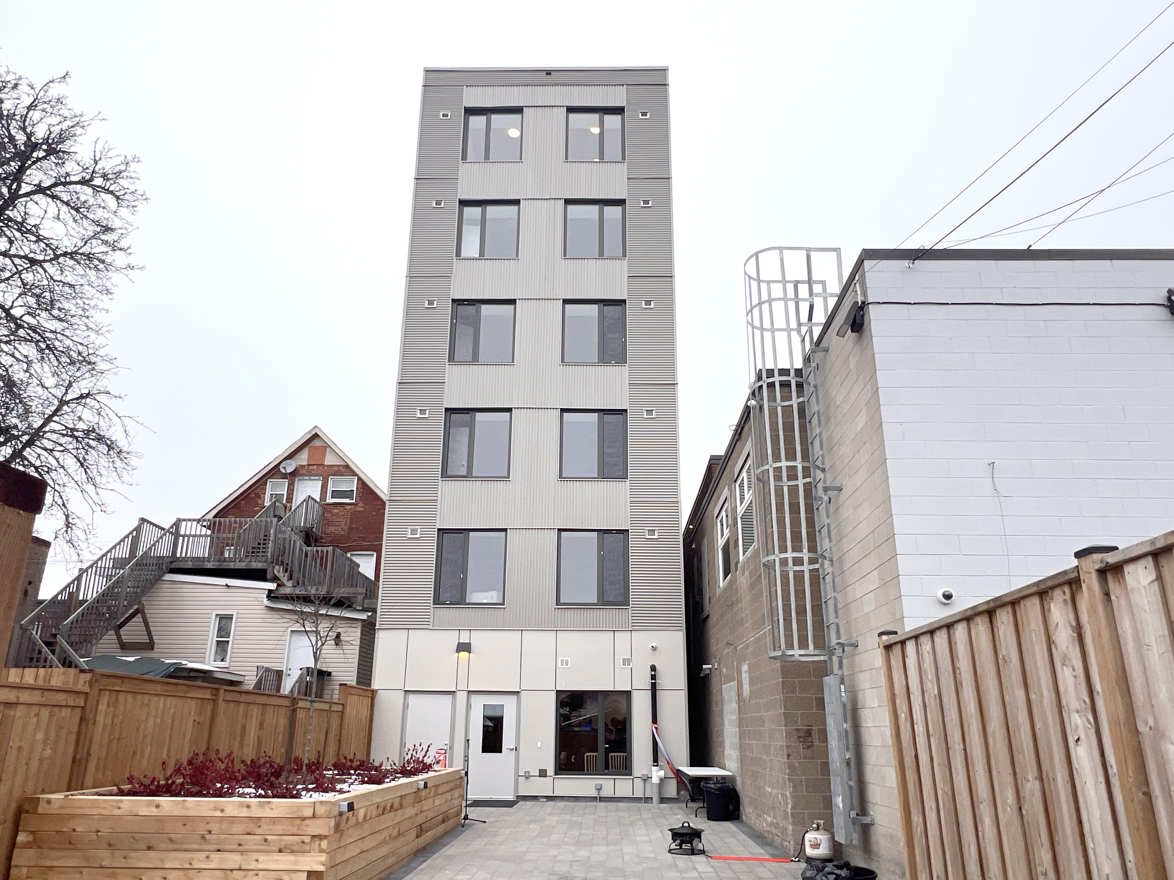 412 Barton — Hamilton, ON